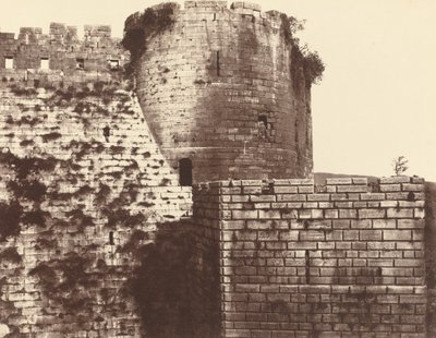 Kalaat-El Hosn, zweite Umfriedung, außen, Mittag von Louis de Clercq