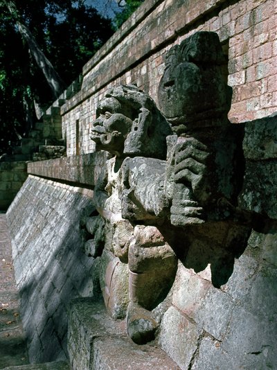 Steinskulpturen - Tempel 11 von Mayan