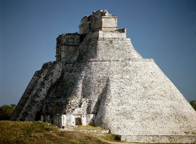 Pyramide des Magiers, 6. Jahrhundert von Mayan Mayan