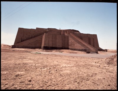 Ansicht der rekonstruierten Zikkurat, 2050 v. Chr. von Mesopotamian Mesopotamian