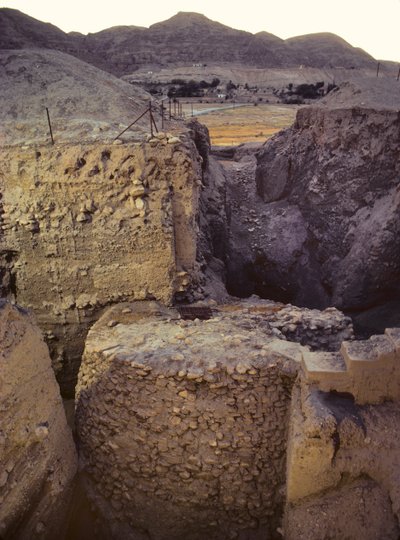 Graben an der neolithischen archäologischen Stätte von Jericho von Nathan Benn