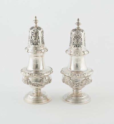 Paar Streuer, London, 1732-43 von Paul de Lamerie