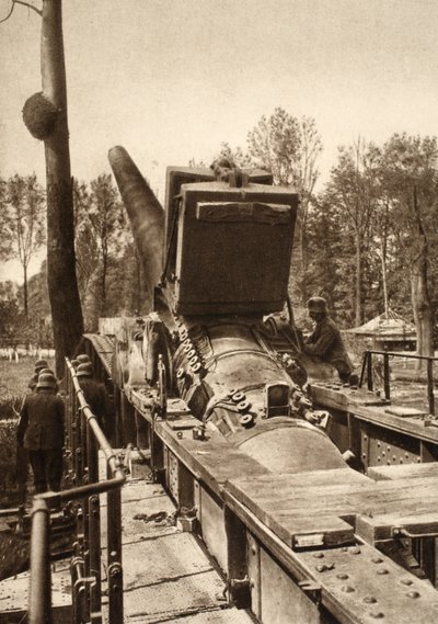 Schnellladende schienengebundene Kanone von Photographer German