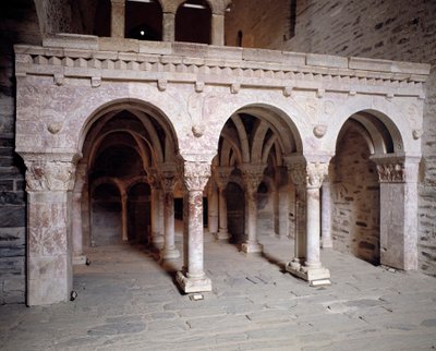 Ansicht der Galerie von Romanesque