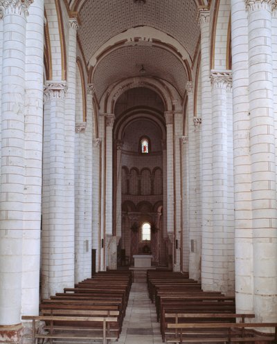 Ansicht des Kirchenschiffs von Romanesque