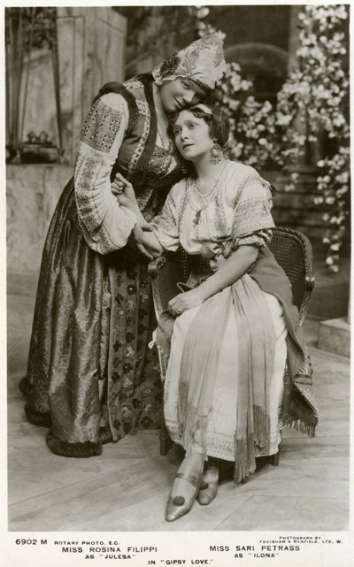 Rosina Filippi und Sari Petrass, Schauspielerinnen, ca. 1912 von Rotary Photo