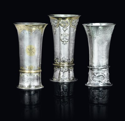 Drei Becher von School Hungarian