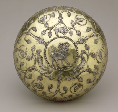 Schale, 6.-7. Jahrhundert n. Chr. (vergoldetes und geschnitztes Silber) von School Sasanian