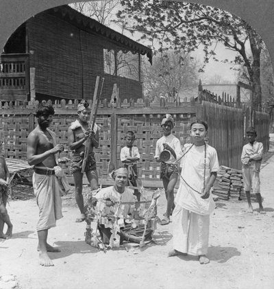Szene während eines Festes, Burma, 1908 von Stereo Travel Co