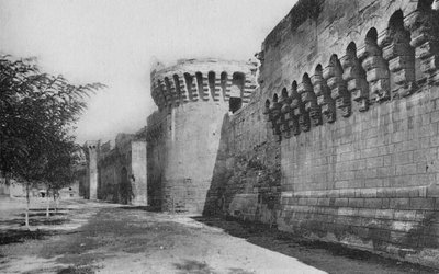 Avignon. - Die Stadtmauern XIVe, um 1925 von Unbekannt
