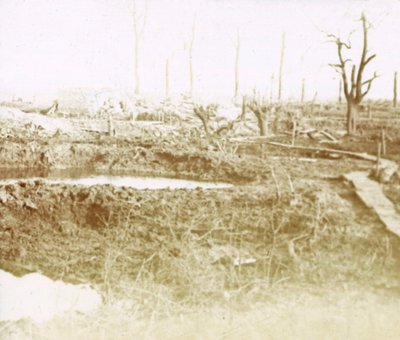 Schlachtfeld, um 1914-1918 von Unbekannt