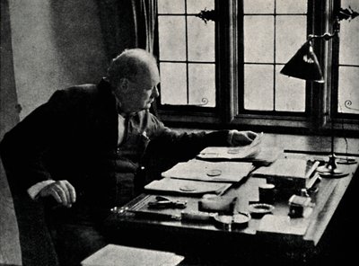 Churchill bei der Arbeit, 1940er Jahre, 1945 von Unbekannt