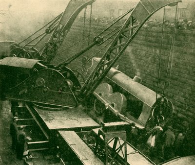 Kräne bei der Arbeit nach einem Unfall, 1930 von Unbekannt