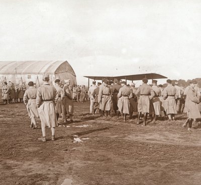 Kampfflugzeug beim Start, um 1914-1918 von Unbekannt