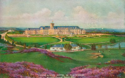 Gleneagles Hotel in Perthshire, ca. 1930 von Unbekannt