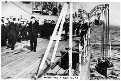 Ein Seeboot hochziehen, HMS Nelson, 1937 von Unbekannt