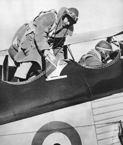 König Edward VIII. in einem Flugzeug, 1936 von Unbekannt