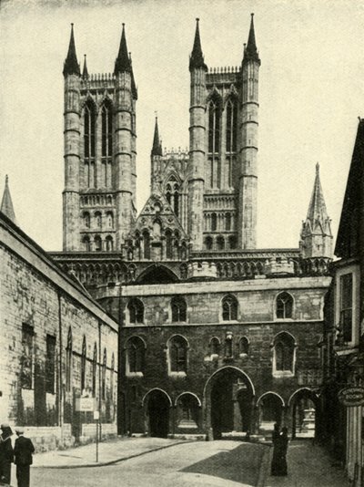 Lincoln Kathedrale und das Exchequer Gate, um 1948 von Unbekannt