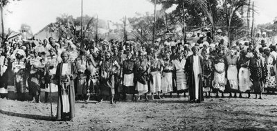 Einheimische Tänzer in Mombasa, 1924-1925, 1937 von Unbekannt