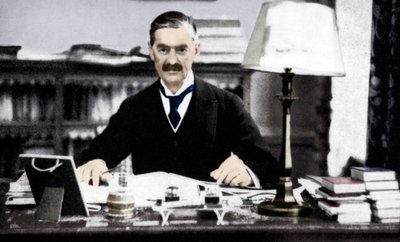 Neville Chamberlain, britischer Premierminister, c1930er von Unbekannt