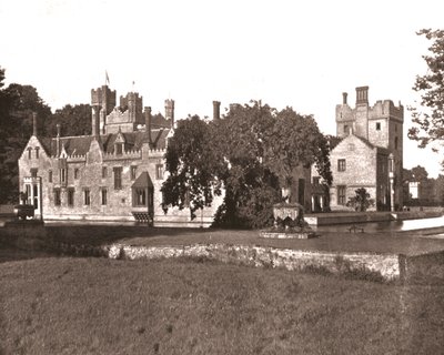 Oxburgh Hall, Norfolk, 1894 von Unbekannt