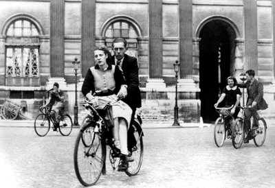 Pariser reisen mit dem Fahrrad, deutsch besetztes Paris, Juli 1940 von Unbekannt