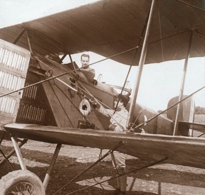 Pilot im Doppeldecker, ca. 1914-1918 von Unbekannt