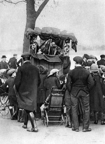Punch-und-Judy-Show in Putney, London, 1926-1927 von Unbekannt
