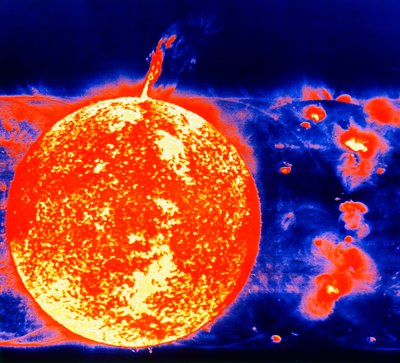 Sonnenflecken und Sonnenprotuberanzen, 1973 von Unbekannt