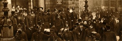 Der Ansturm auf die Birkbeck Bank, 1910, 1933 von Unbekannt