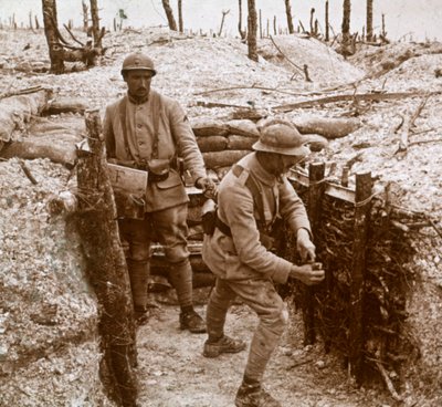 Granaten werfen, Frontlinie, ca. 1914-1918 von Unbekannt