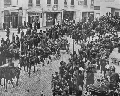 Türkische Artillerie verlässt Konstantinopel im aktiven Dienst, 1915 von Unbekannt
