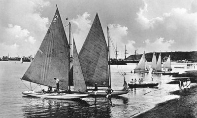 Segeln in der Bucht, Durban, Südafrika von Unbekannt