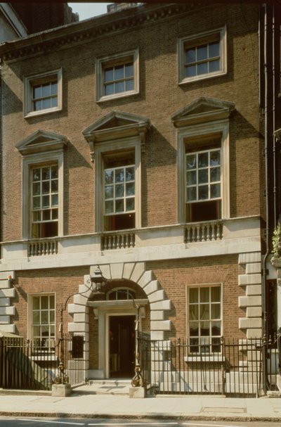 Eingang zu Nr. 44 Berkeley Square, London von Unbekannt Unbekannt