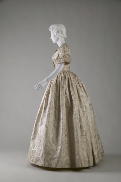 Hochzeitskleid (Seitenansicht) von Unknown artist