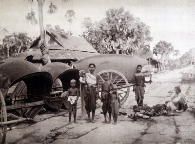 Kambodschaner auf der Angkor-Vat-Straße von Unknown photographer