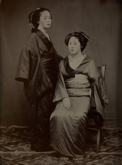 Geisha mit Begleiterin von Yokoyama Matsusaburo