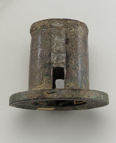 Wagenbeschlag: Achskappe von Zhou Dynasty Chinese School