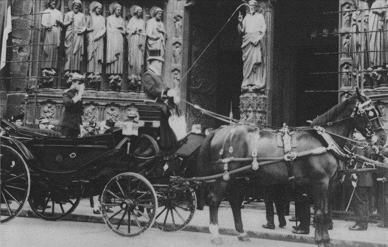Alfons XIII. in Notre-Dame von (after) French Photographer