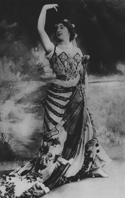 La Belle Otero von (after) French Photographer