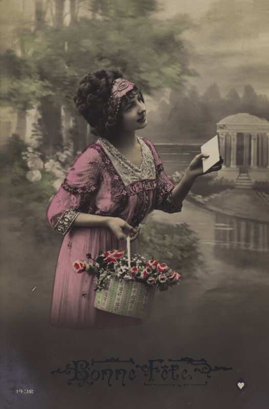 Mädchen hält einen Brief von French Photographer