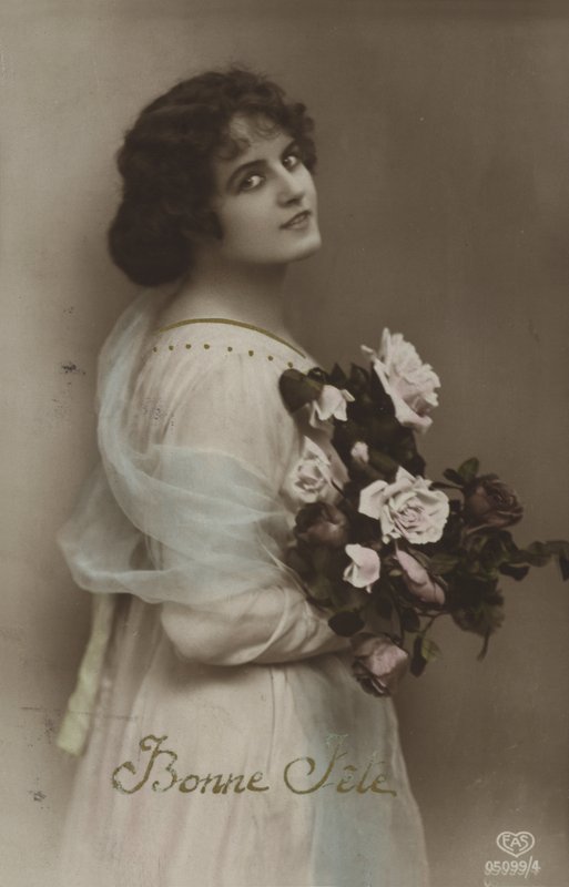 Mädchen mit Blumenstrauß von French Photographer
