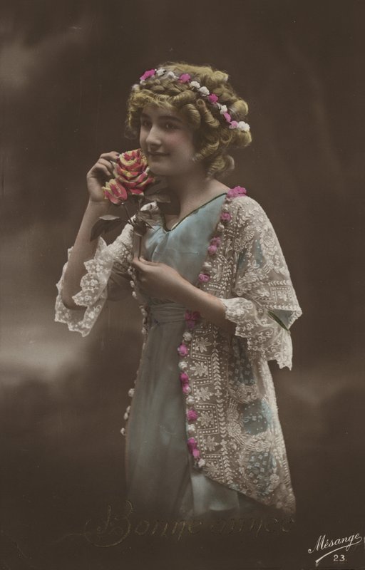 Mädchen mit Blumen von French Photographer
