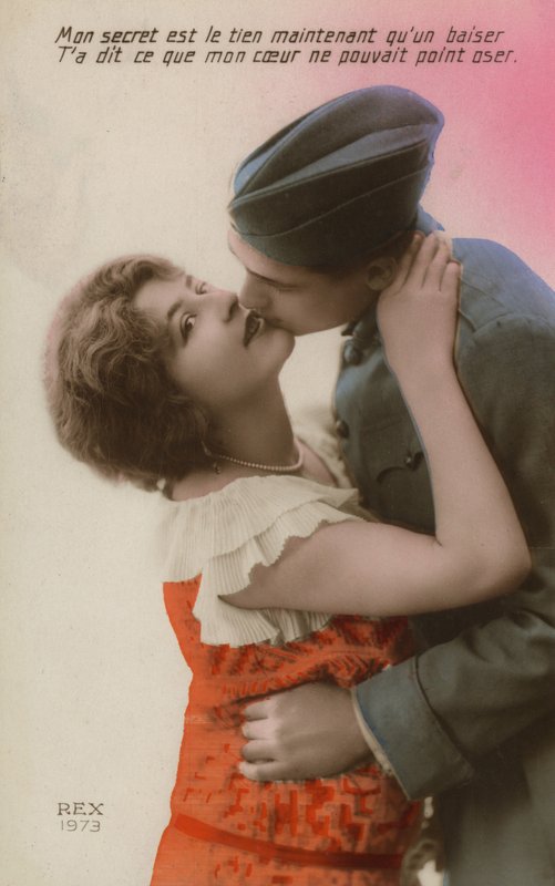 Küssendes Mädchen und Soldat von French Photographer