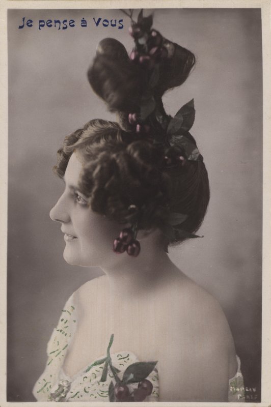 Frau mit aufwendiger Frisur mit Kirschen von French Photographer