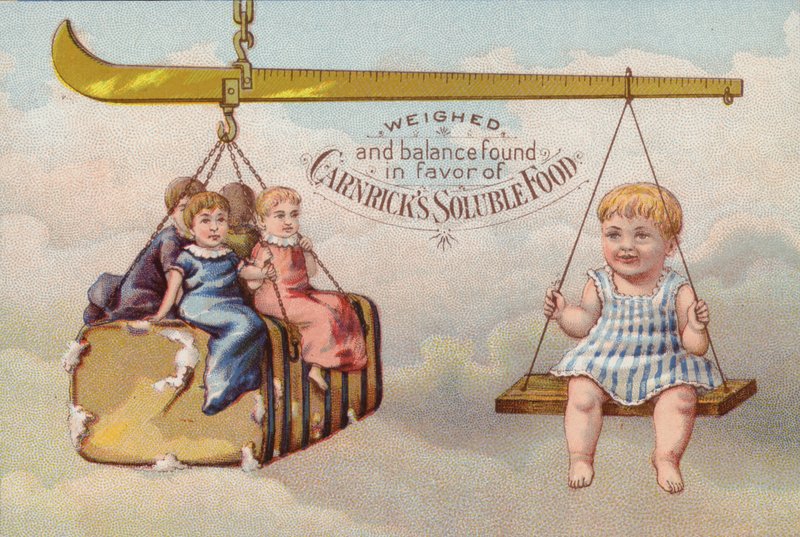 Baby auf Waage von American School