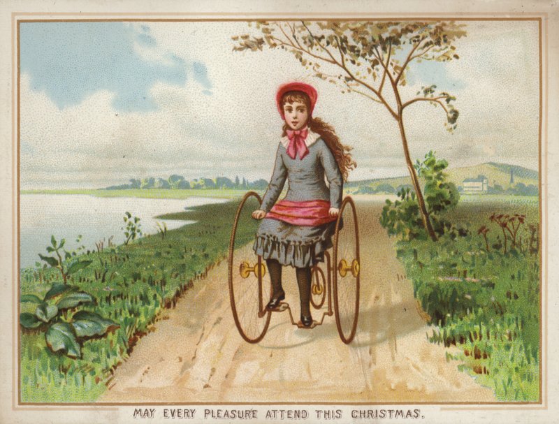 Mädchen fährt Dreirad auf dem Land von American School