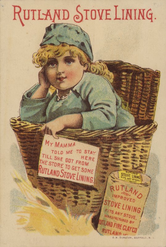 Mädchen sitzt im Korb von American School