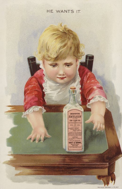 Junger Junge sitzt am Tisch von American School