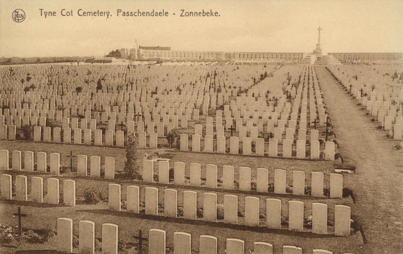 Tyne Cot Friedhof in Passchendaele von Belgian Photographer
